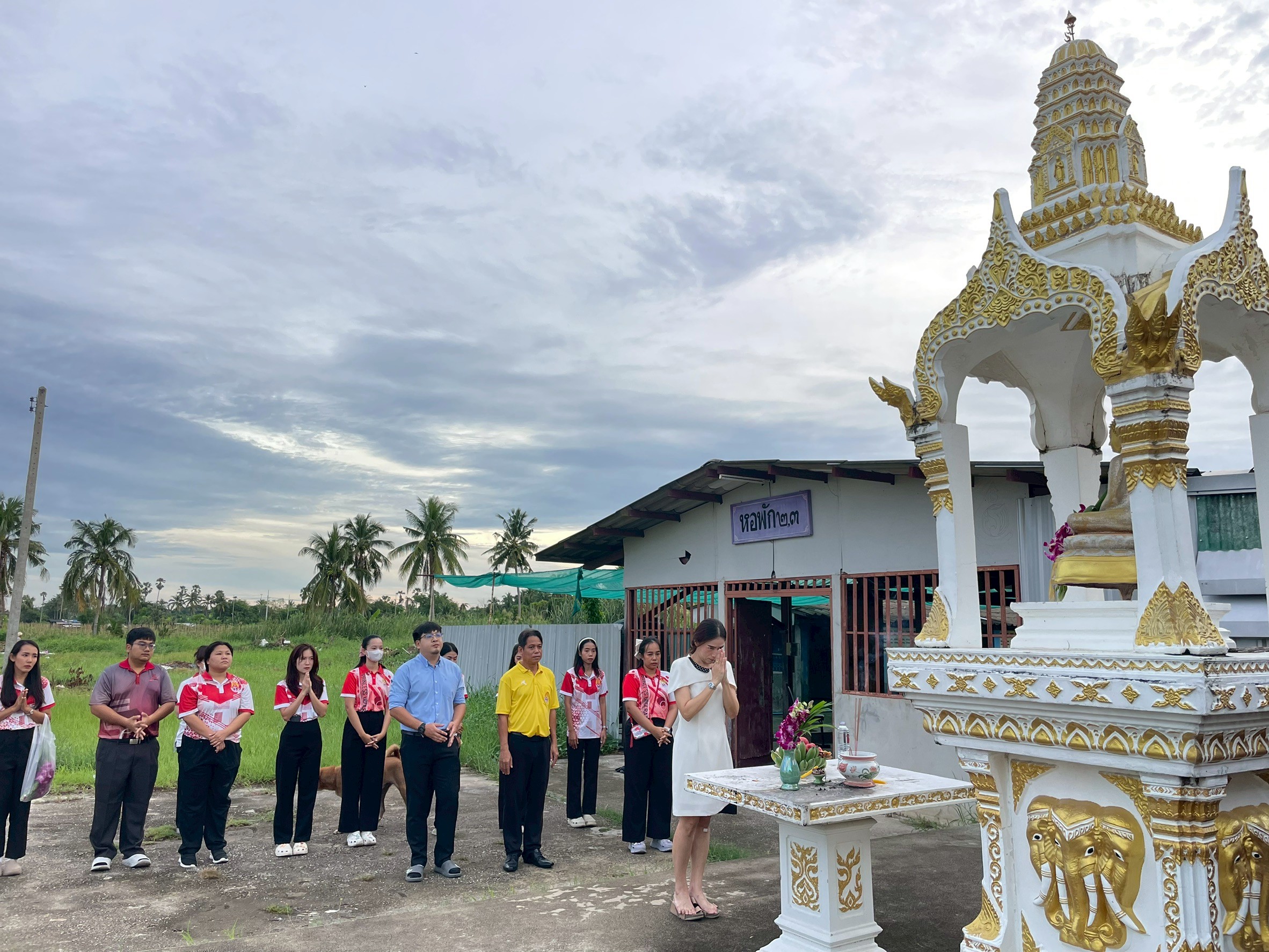 พิธีสักการะสิ่งศักดิ์สิทธิ์ประจำโรงเรียน เนื่องในโอกาสย้ายมาดำรงตำแหน่ง ผู้อำนวยการโรเรียน อุบลรัตนราชกัญญาราชวิทยาลัย นครปฐม