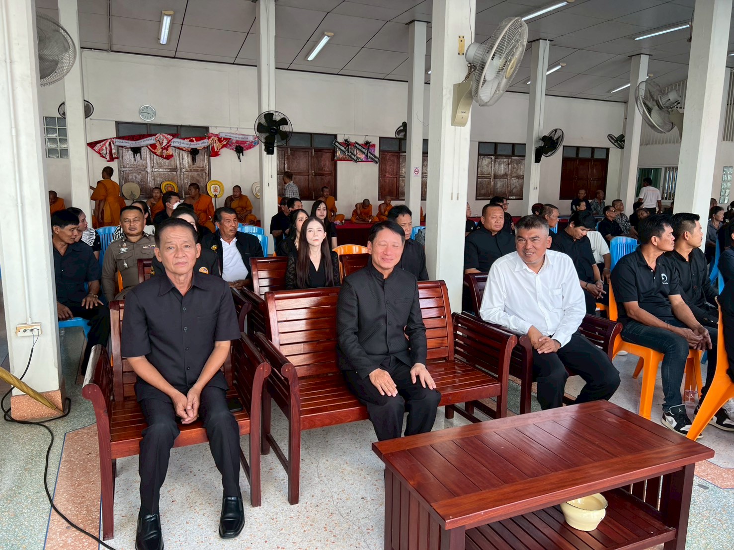 ร่วมพิธีสวดอภิธรรมศพ คุณแม่ปุย เก้าวงษ์วาลย์ มารดากำนันดาวเรือง เก้าวงษ์วาลย์ กำนันตำบลบางแก้ว และเป็นคณะกรรมการการศึกษาขั้นพื้นฐานของโรงเรียน