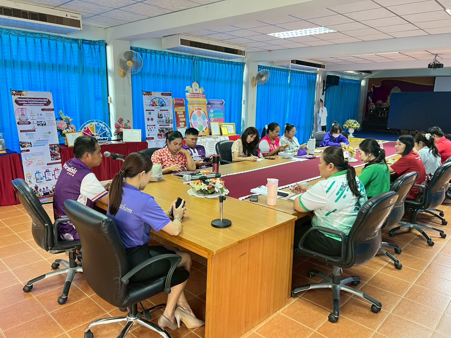 ประชุมคณะผู้บริหาร หัวหน้างาน หัวหน้ากลุ่มสาระการเรียนรู้