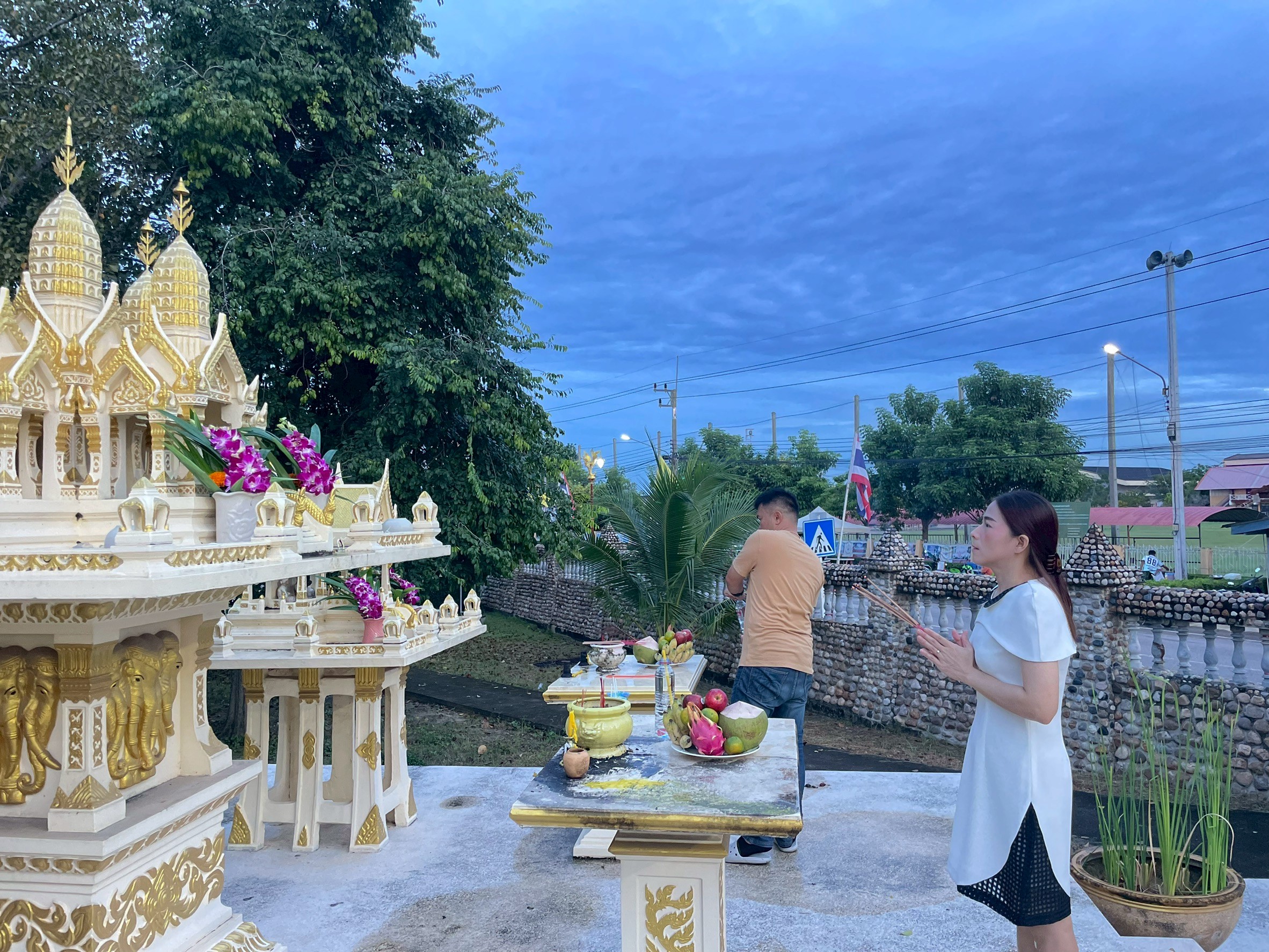 พิธีสักการะสิ่งศักดิ์สิทธิ์ประจำโรงเรียน เนื่องในโอกาสย้ายมาดำรงตำแหน่ง ผู้อำนวยการโรเรียน อุบลรัตนราชกัญญาราชวิทยาลัย นครปฐม